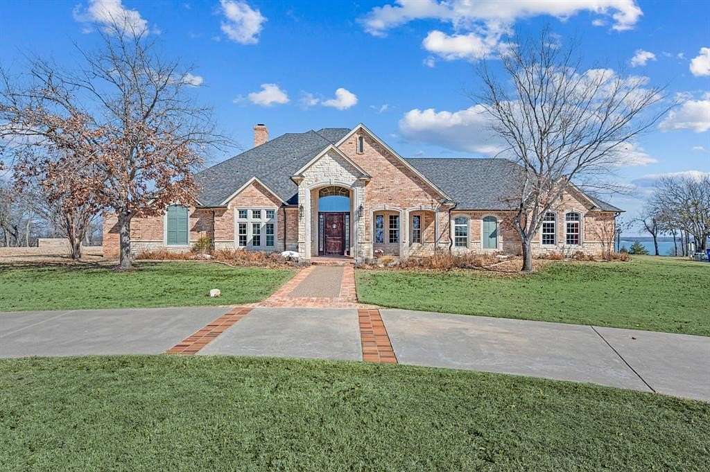 5.15 Acres of Land with Home for Lease in Valley View, Texas