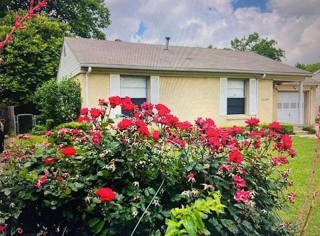 16.9 Acres of Land with Home for Lease in Dallas, Texas