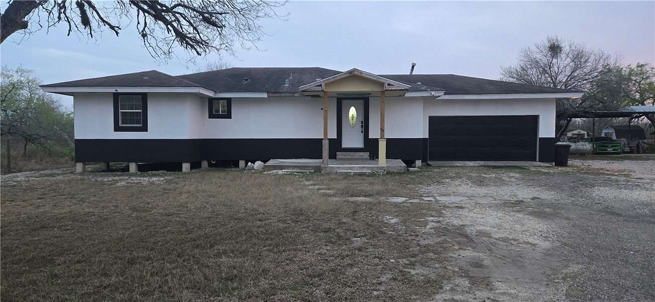 21 Acres of Land with Home for Sale in Sinton, Texas