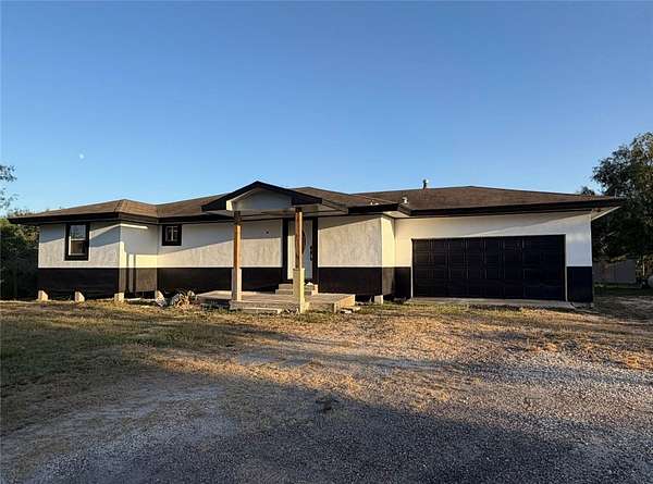 21 Acres of Land with Home for Sale in Sinton, Texas