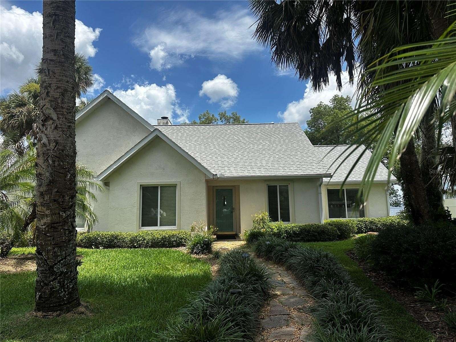3 Acres of Land with Home for Lease in Weirsdale, Florida