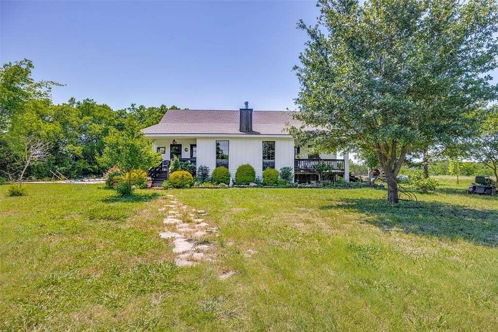 9 Acres of Land with Home for Sale in Trenton, Texas