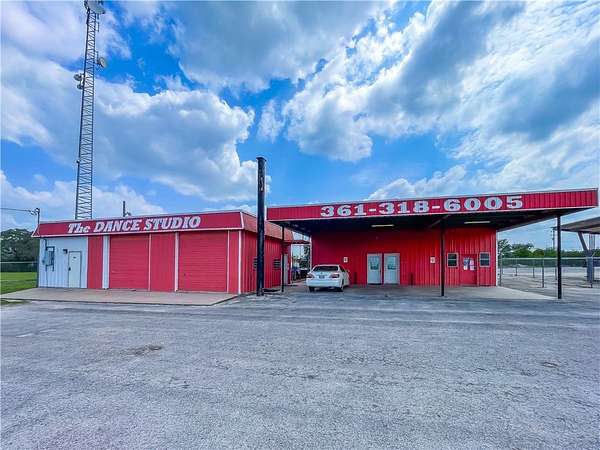 1.89 Acres of Improved Commercial Land for Sale in Beeville, Texas