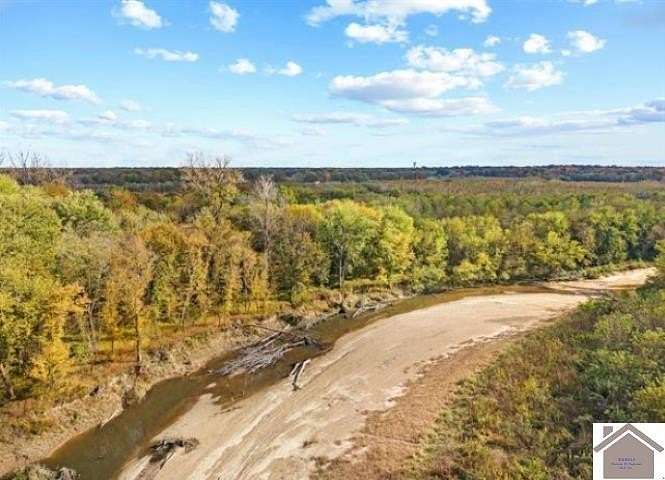 136 Acres of Land with Home for Sale in West Paducah, Kentucky