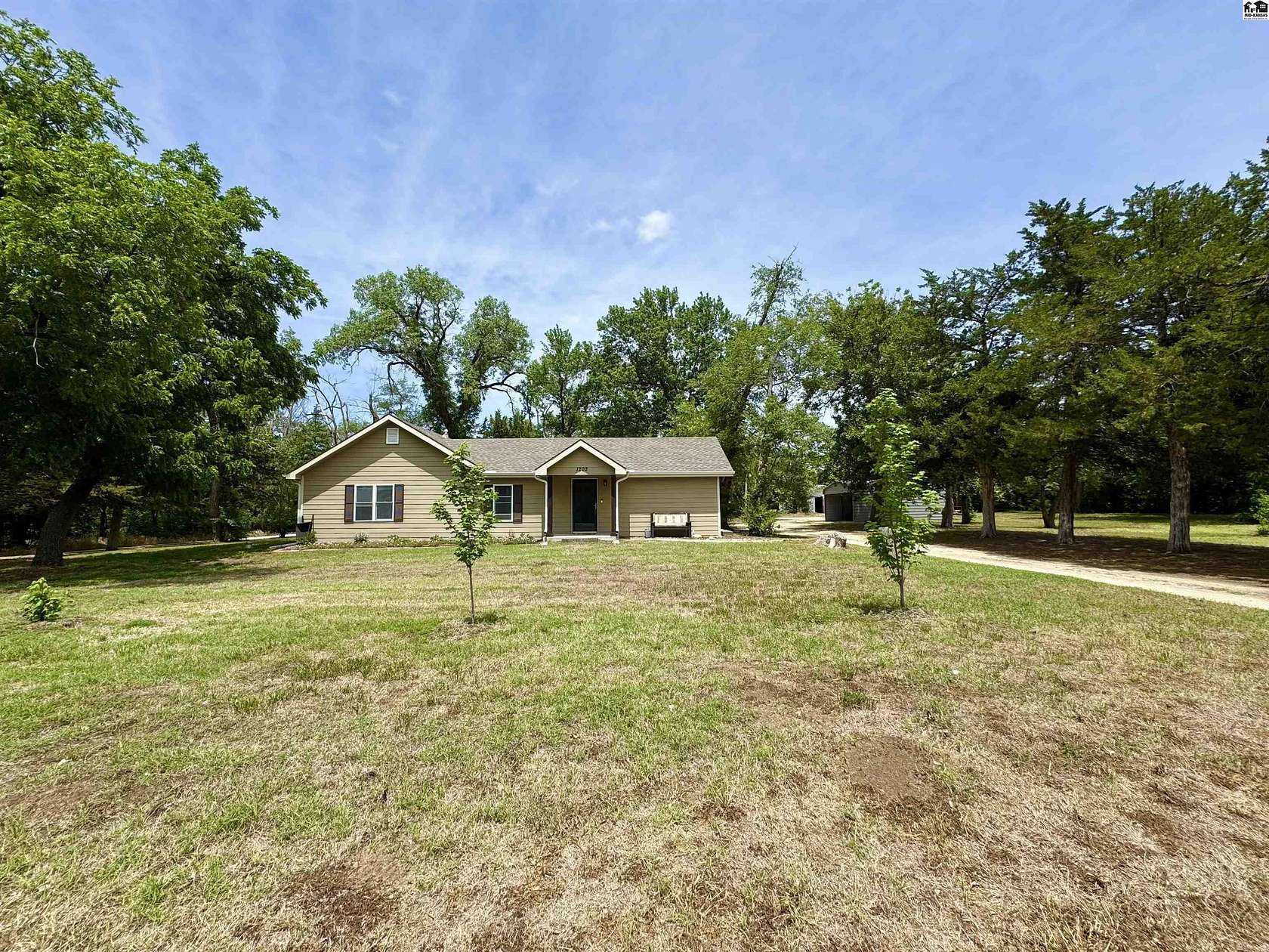 3.54 Acres of Land with Home for Sale in Hutchinson, Kansas