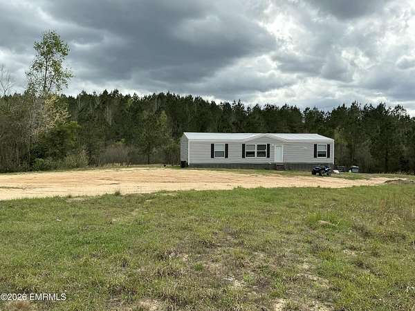 41 Acres of Recreational Land with Home for Sale in Waynesboro, Mississippi