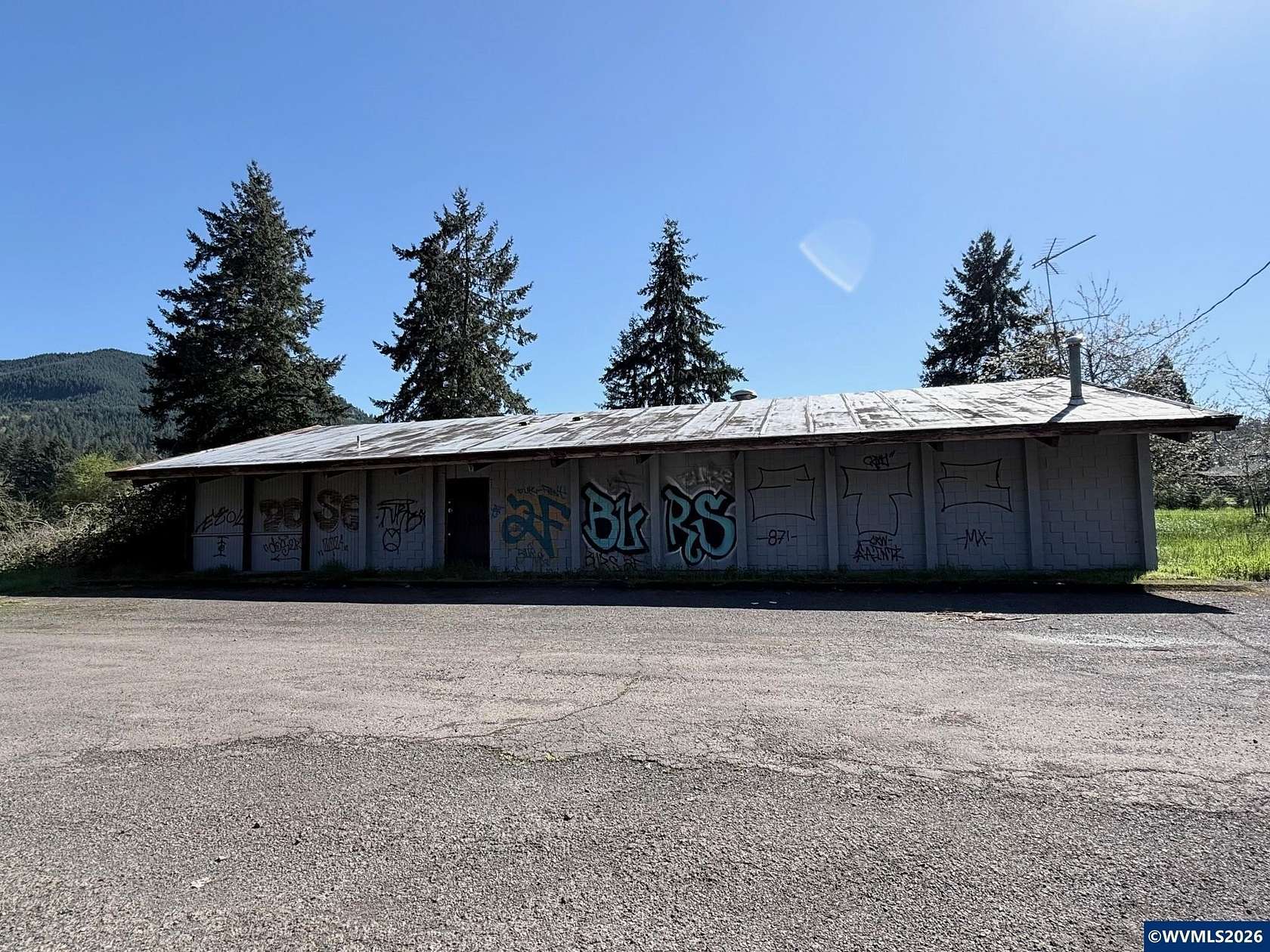 2 Acres of Improved Commercial Land for Sale in Fall Creek, Oregon