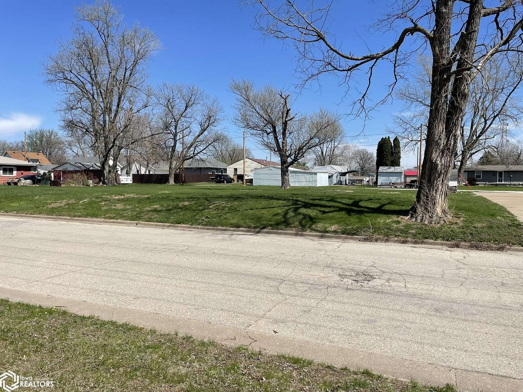 0.33 Acres of Land for Sale in Burlington, Iowa