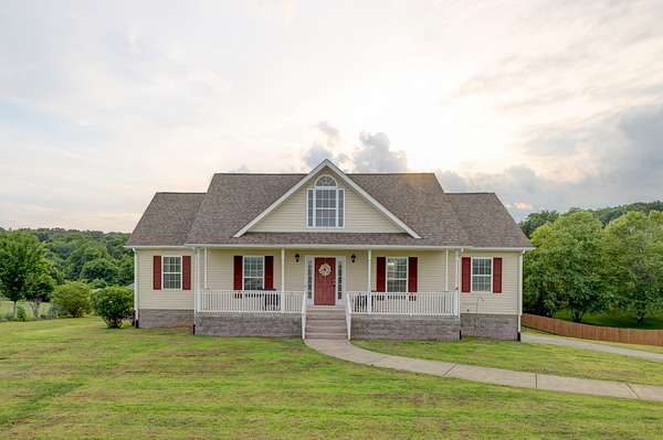 1.52 Acres of Land with Home for Sale in Woodlawn, Tennessee