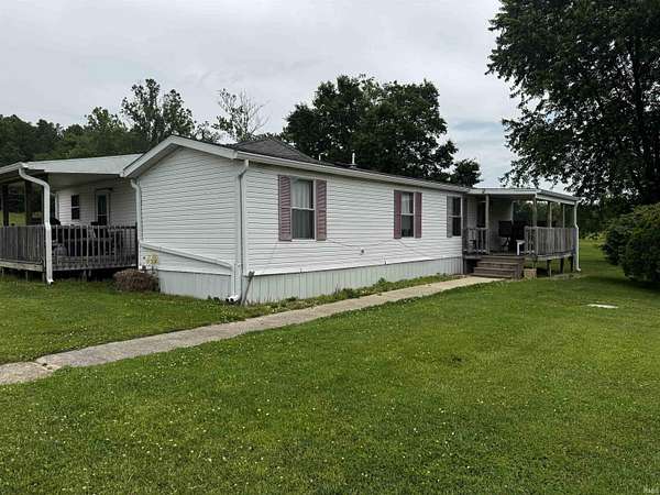 14.9 Acres of Land with Home for Sale in Bloomfield, Indiana