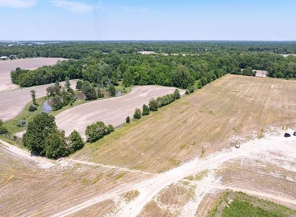 16 Acres of Agricultural Land for Sale in Brighton, Illinois