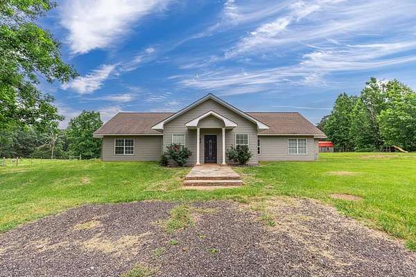 9.7 Acres of Land with Home for Sale in Nacogdoches, Texas