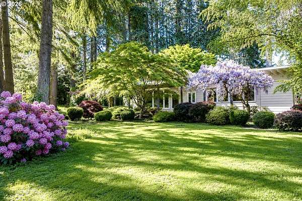 8.65 Acres of Land with Home for Sale in Junction City, Oregon