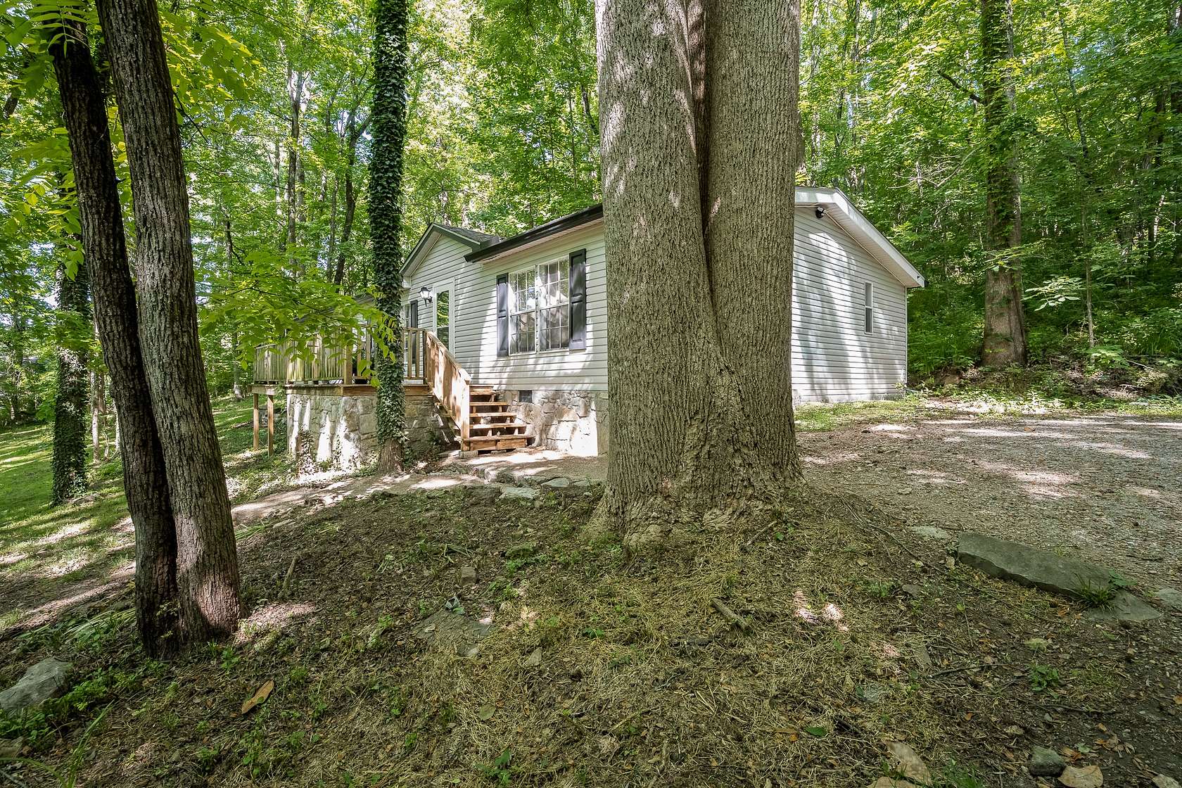 1.5 Acres of Land with Home for Sale in Shelbyville, Tennessee