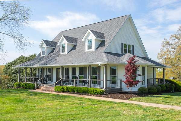 11.8 Acres of Land with Home for Sale in Charlotte, Tennessee