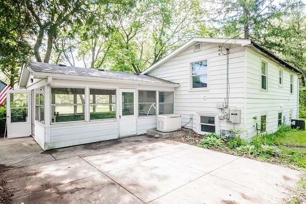 1.73 Acres of Land with Home for Sale in Monee, Illinois
