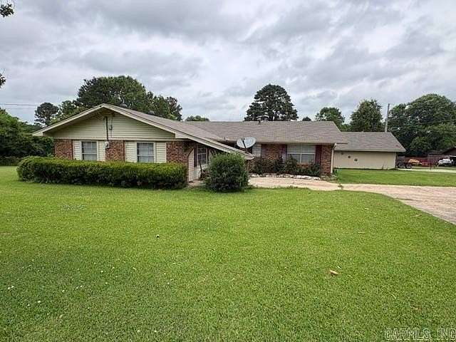 1.6 Acres of Land with Home for Sale in Hope, Arkansas