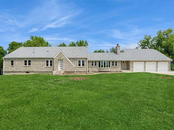 2.2 Acres of Land with Home for Sale in Des Moines, Iowa