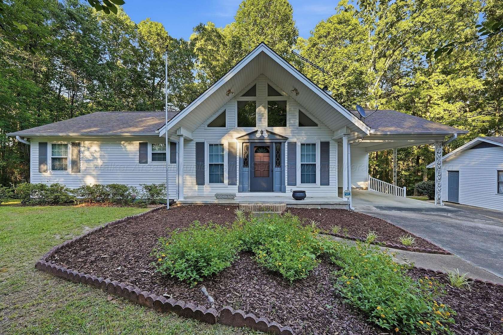 6 Acres of Land with Home for Sale in Nauvoo, Alabama