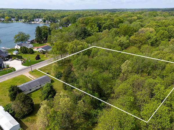 1.3 Acres of Residential Land for Sale in Kalamazoo, Michigan