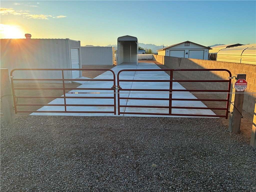 1 Acre of Residential Land for Sale in Golden Valley, Arizona