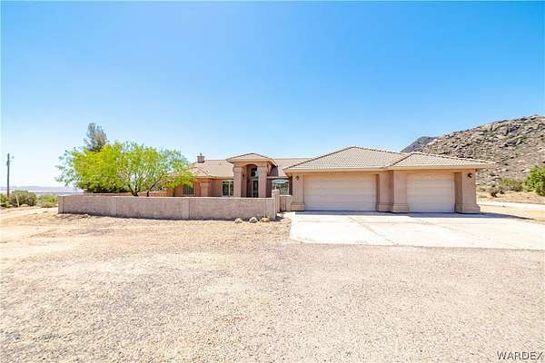 8.9 Acres of Land with Home for Sale in Kingman, Arizona