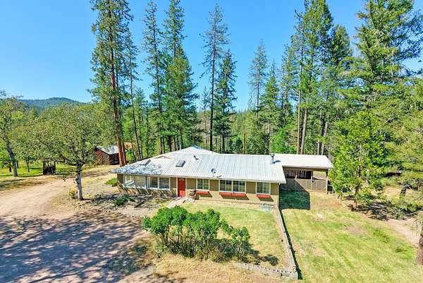7 Acres of Land with Home for Sale in Eagle Point, Oregon