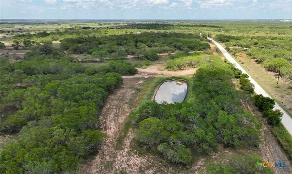 10 Acres of Land for Sale in Stockdale, Texas