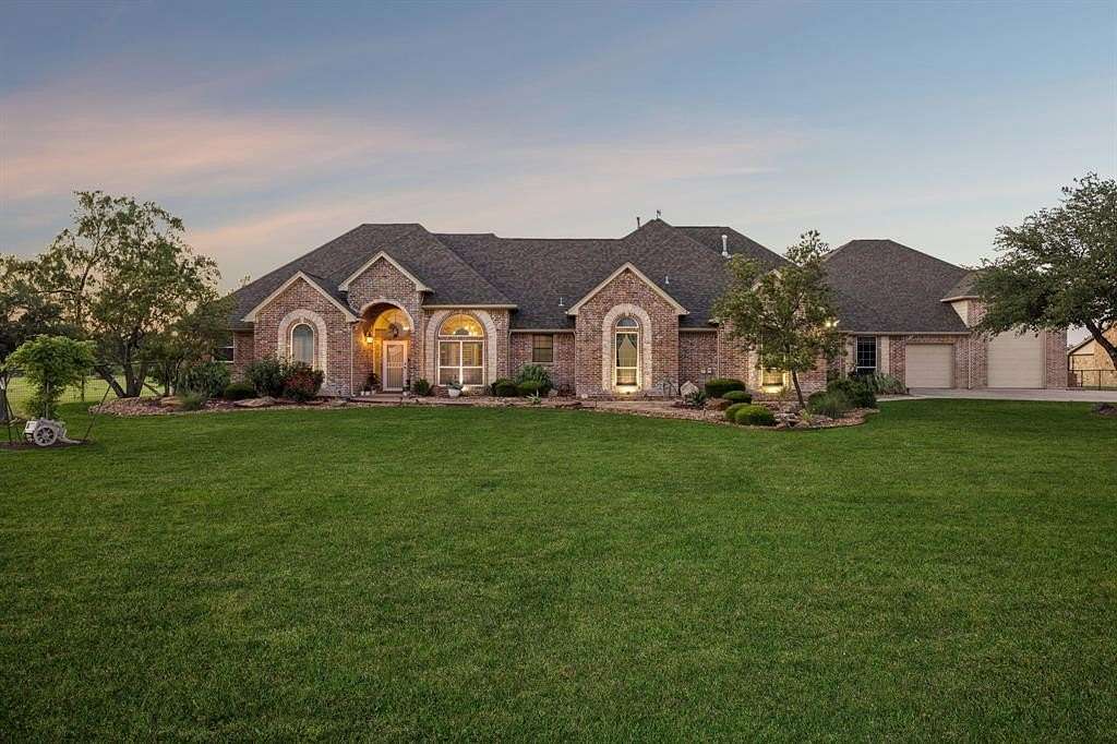 2.67 Acres of Land with Home for Sale in Fort Worth, Texas