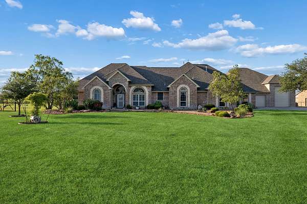 2.67 Acres of Land with Home for Sale in Fort Worth, Texas