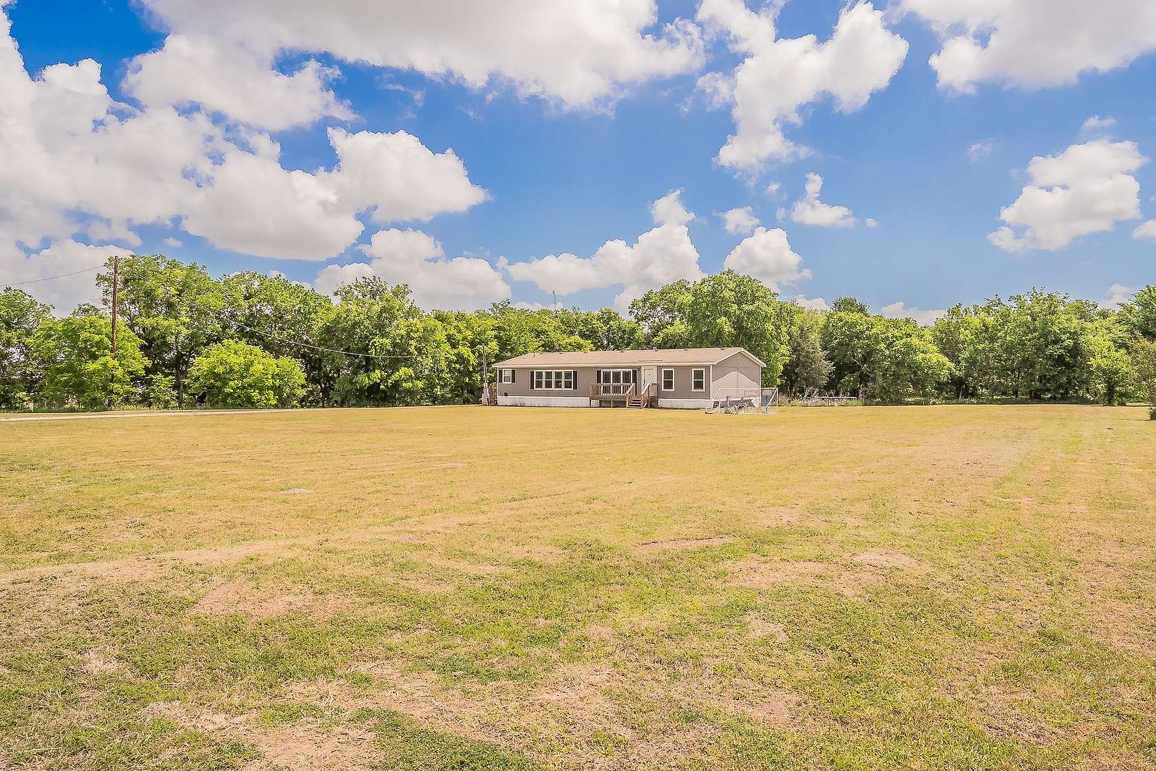 2 Acres of Land with Home for Lease in Kaufman, Texas