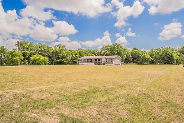 2 Acres of Land with Home for Lease in Kaufman, Texas