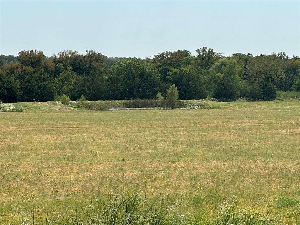 10 Acres of Recreational & Residential Land for Sale in Paris, Texas