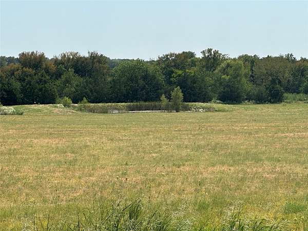 10 Acres of Land for Sale in Paris, Texas