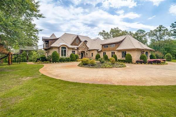 21.5 Acres of Land with Home for Sale in Lindale, Texas