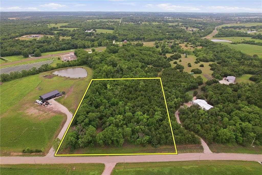 4.73 Acres of Residential Land for Sale in Tonganoxie, Kansas