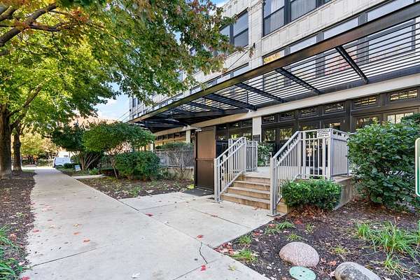 2 Acres of Land with Home for Lease in Chicago, Illinois