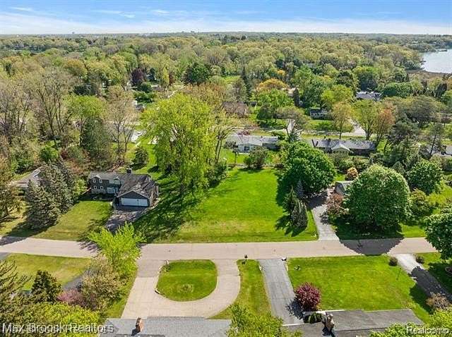 0.4 Acres of Residential Land for Sale in West Bloomfield, Michigan