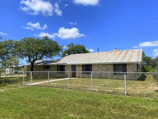 16.4 Acres of Land with Home for Sale in Mountain Home, Texas