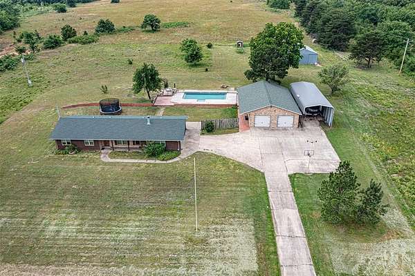 20 Acres of Land with Home for Sale in Henryetta, Oklahoma