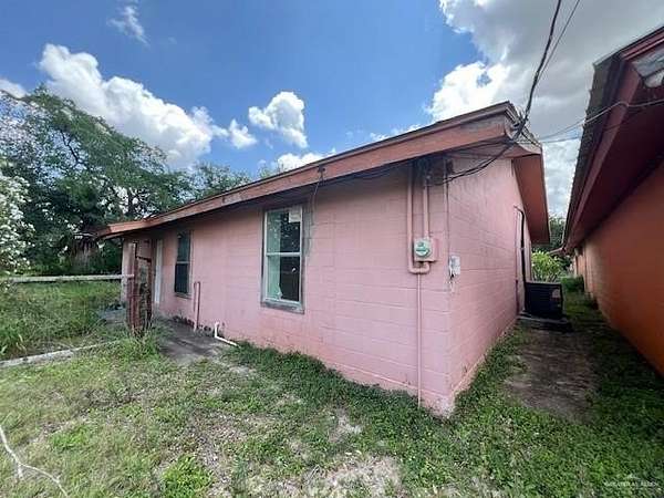 4 Acres of Land with Home for Lease in Edinburg, Texas