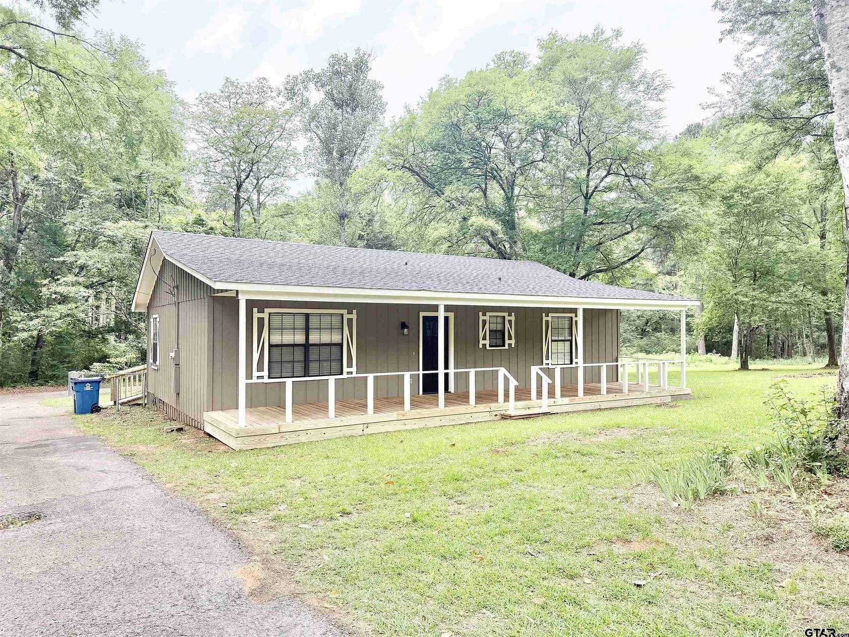 3.3 Acres of Land with Home for Sale in Jacksonville, Texas