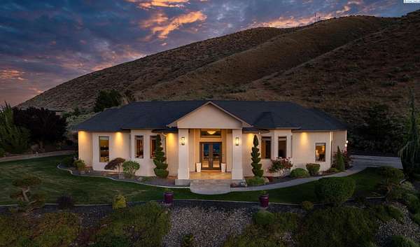 2.47 Acres of Land with Home for Sale in Richland, Washington