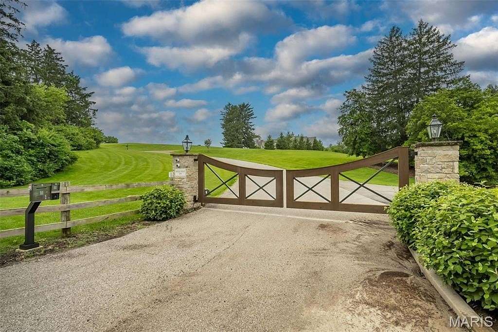 5.56 Acres of Residential Land for Sale in St. Louis, Missouri