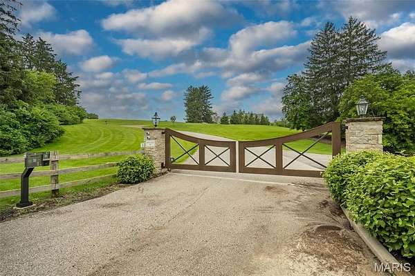 5.56 Acres of Residential Land for Sale in St. Louis, Missouri