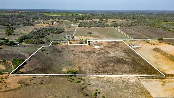 19 Acres of Land for Sale in Poteet, Texas