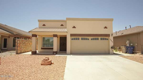 22.5 Acres of Land with Home for Lease in El Paso, Texas