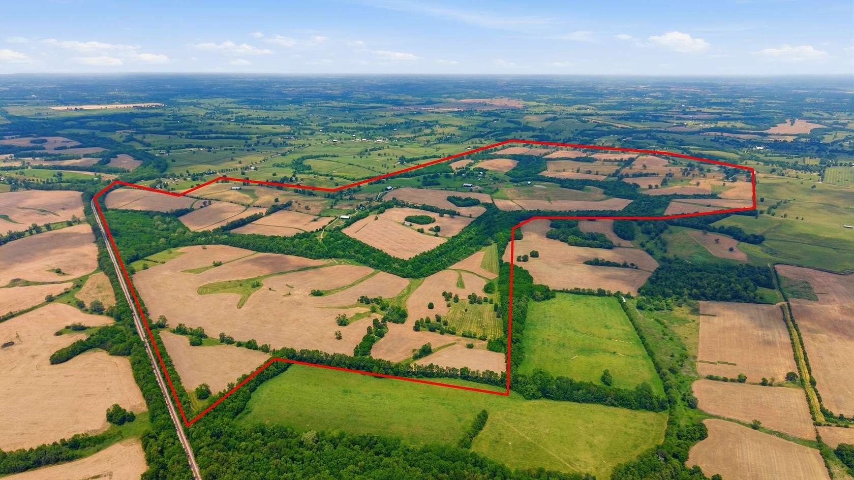 897 Acres of Land with Home for Sale in Paris, Kentucky