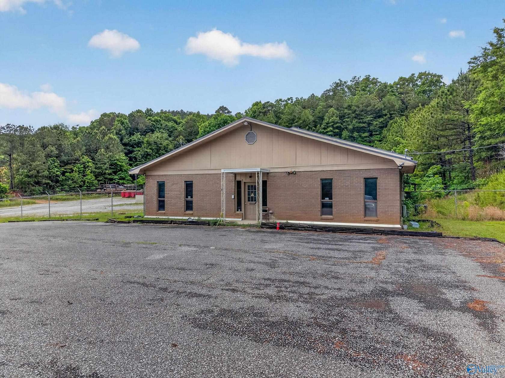 14.6 Acres of Improved Commercial Land for Sale in Glencoe, Alabama