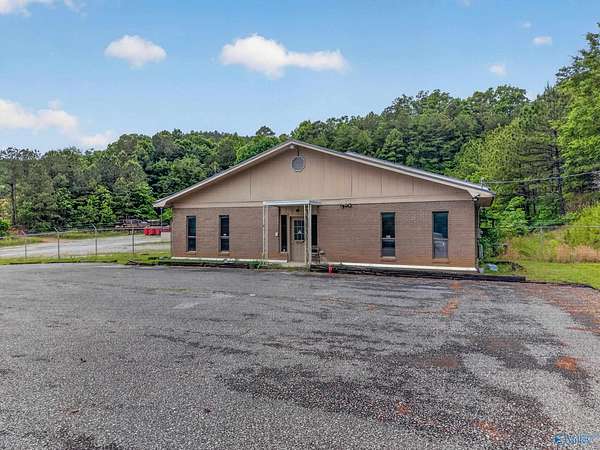 14.6 Acres of Improved Commercial Land for Sale in Glencoe, Alabama